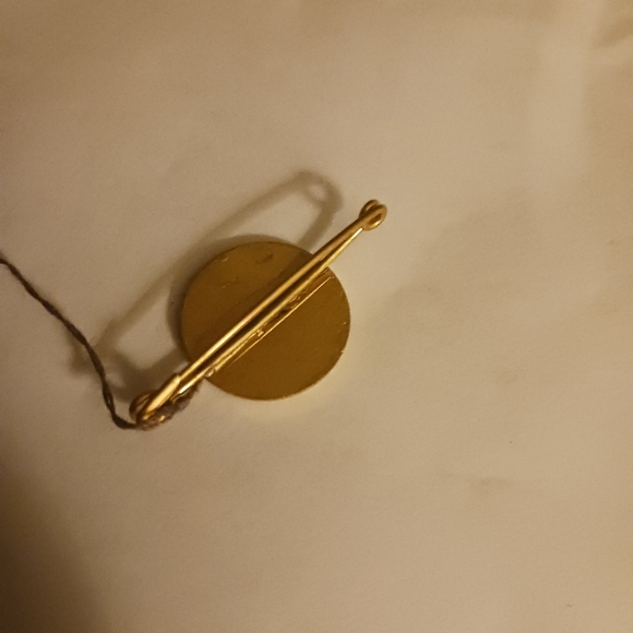 The British Red Cross small pin vintage pin - Picture 3 of 3